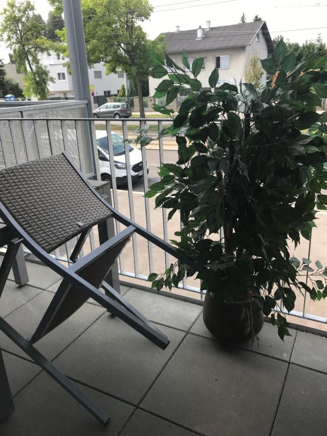 Red Flower Apartment With Pool - 5 Min To Lake Viena Exterior foto