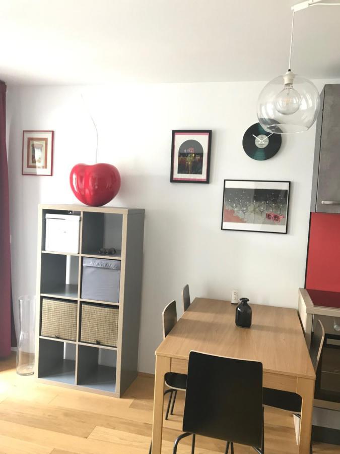 Red Flower Apartment With Pool - 5 Min To Lake Viena Exterior foto